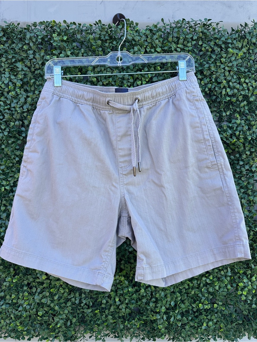GAP Men's Drawstring Shorts in Light Taupe